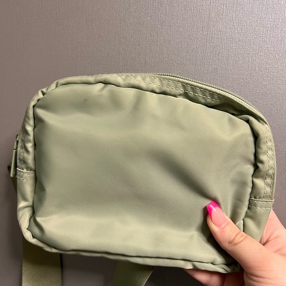 Gaiam Belt Bag - Picture 3 of 8